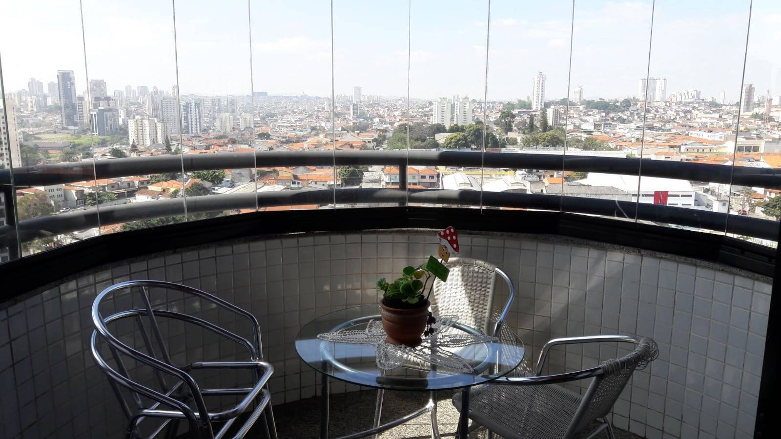Apartamento na Moóca de três dorms, sendo uma suite três vaga com 105 mts.
