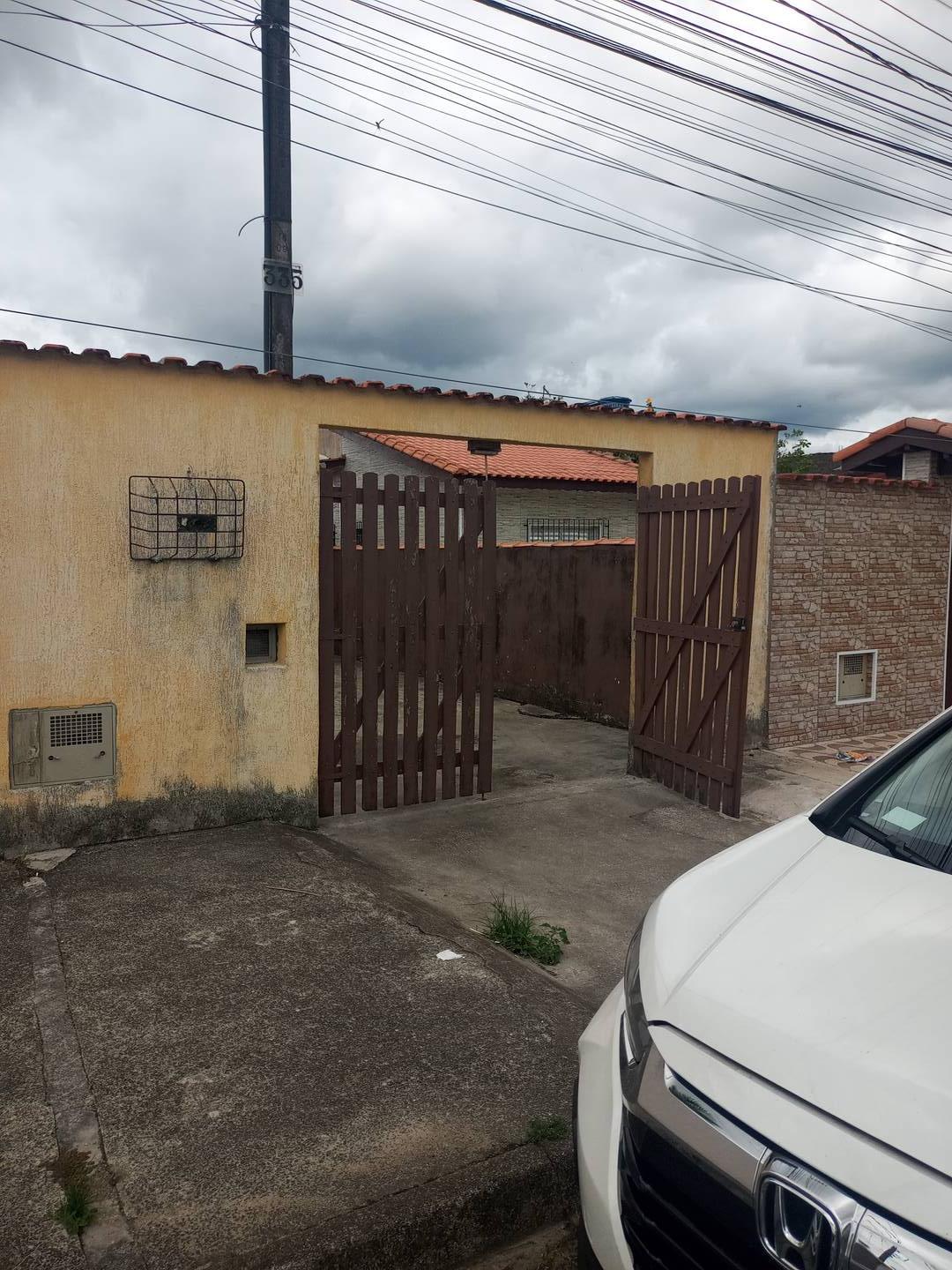 Casa em Itanhaém com Dois Dormitórios Sendo uma Suíte, Vagas 4 Carros