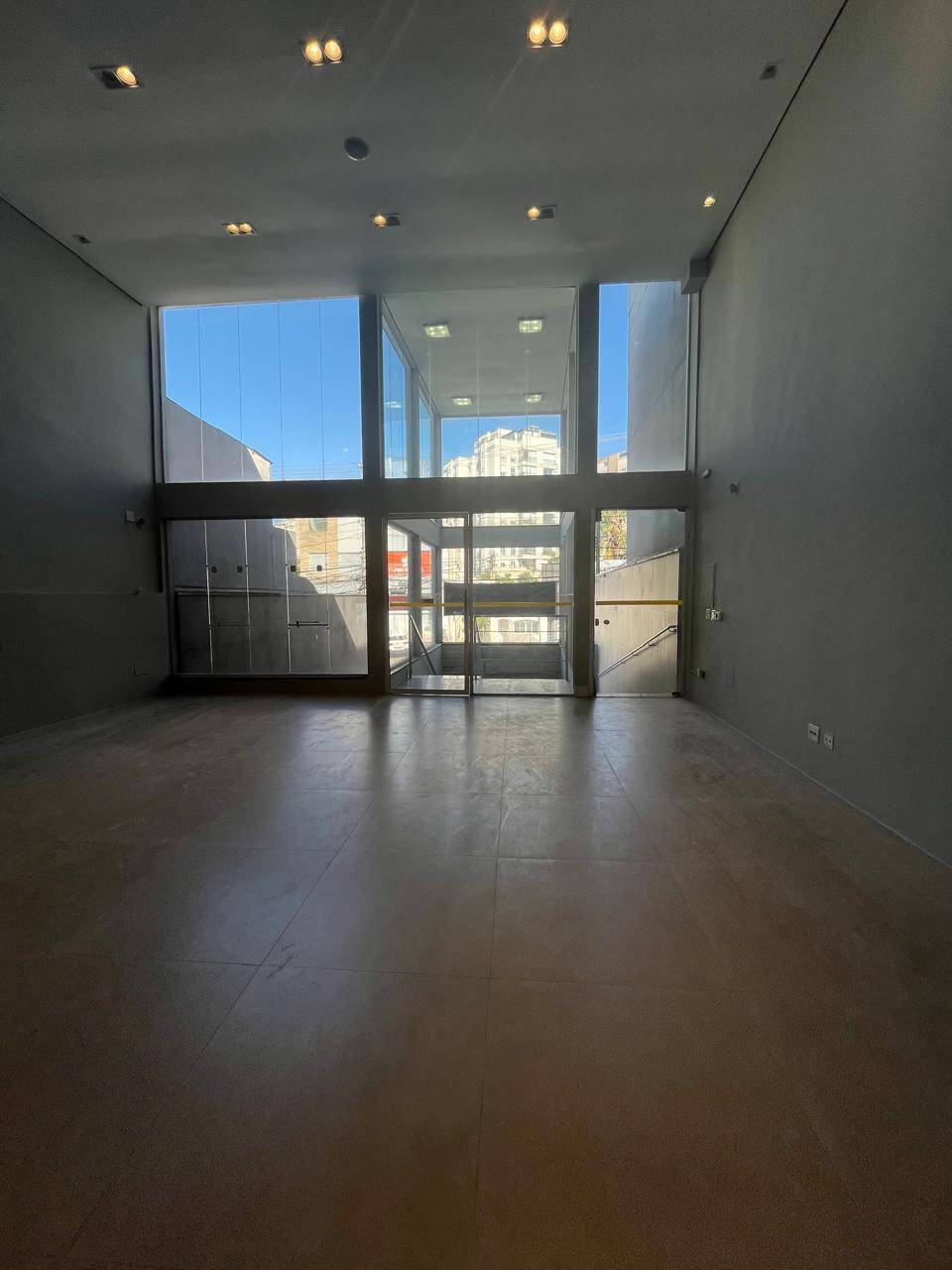 Prédio Comercial P/ Alugar-Santana C/ 750 Mts Quadrados- C/ Estac Próprio