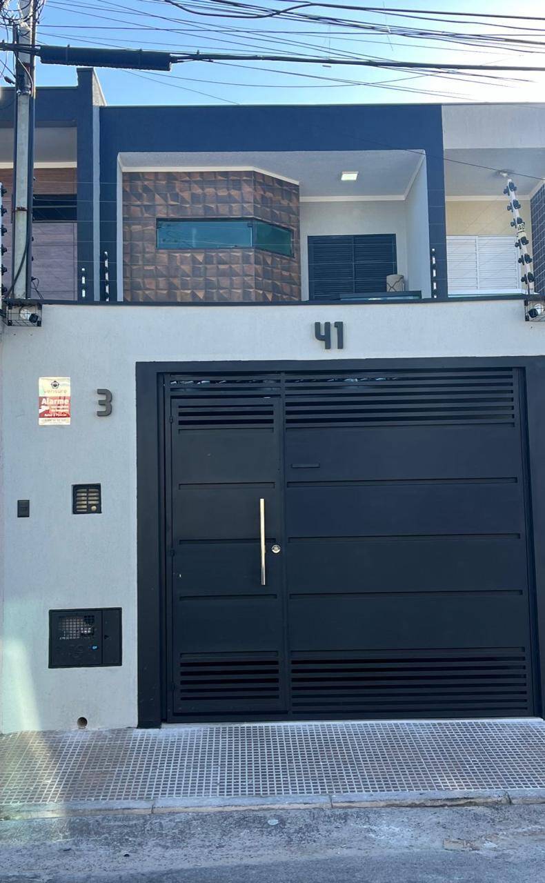 Sobrado a Venda Vila Carrão C/ Três Dorms,Uma Suite,Duas Vaga de Garagem.