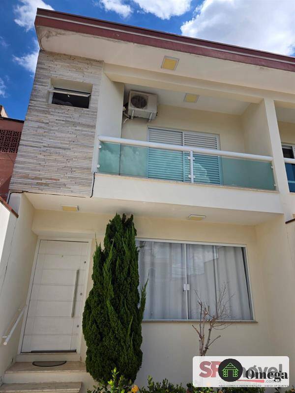 Sobrado a Venda no Jardim Teresa ZL - C/ Três Dorms Sendo 1 Suite e 2 Vagas